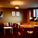 Modern 2 Bedroom Flat Above Family Run Pub