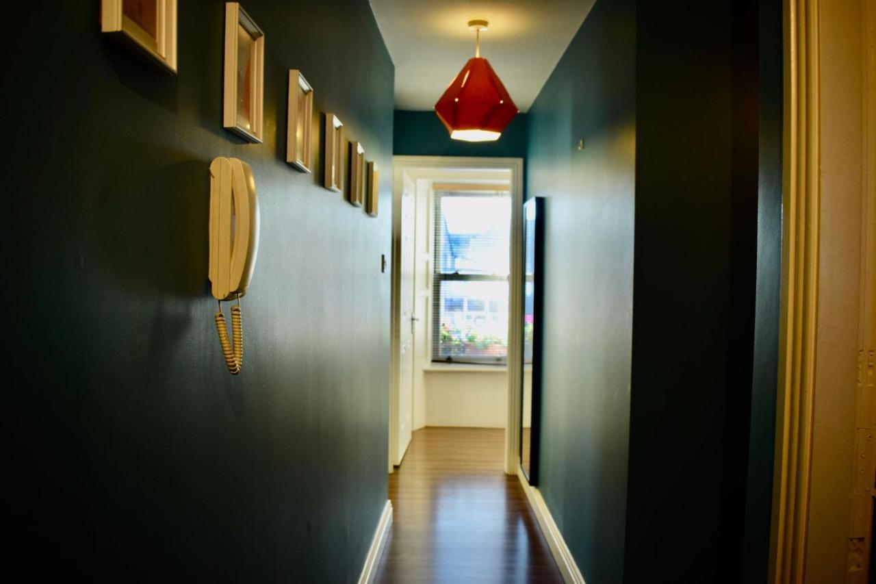 Modern 2 Bedroom Flat Above Family Run Pub Apartment *