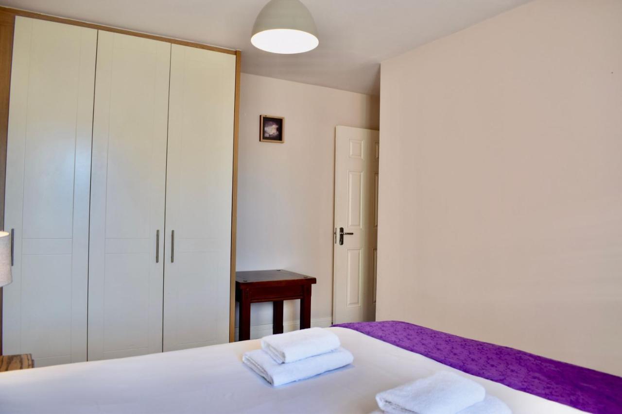Modern 2 Bedroom Flat Above Family Run Pub *