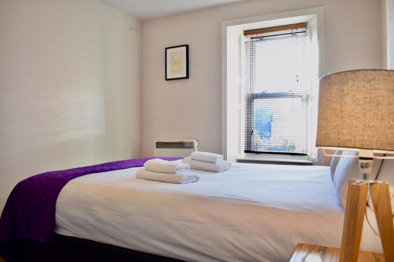 Modern 2 Bedroom Flat Above Family Run Pub * Dublin